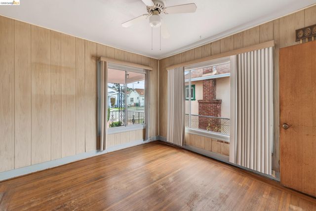 8115 Iris St, Oakland, CA 94605