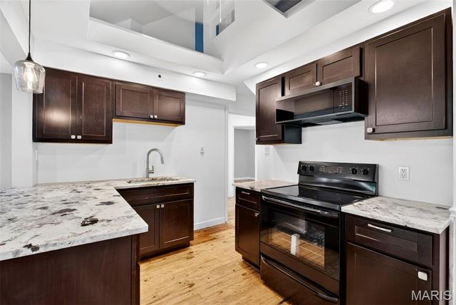 21 S Dellwood Avenue, St Louis, MO 63135