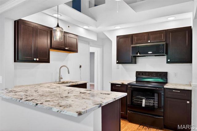 21 S Dellwood Avenue, St Louis, MO 63135