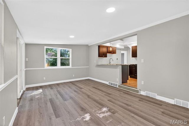 21 S Dellwood Avenue, St Louis, MO 63135