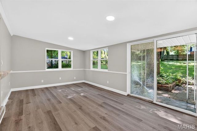 21 S Dellwood Avenue, St Louis, MO 63135