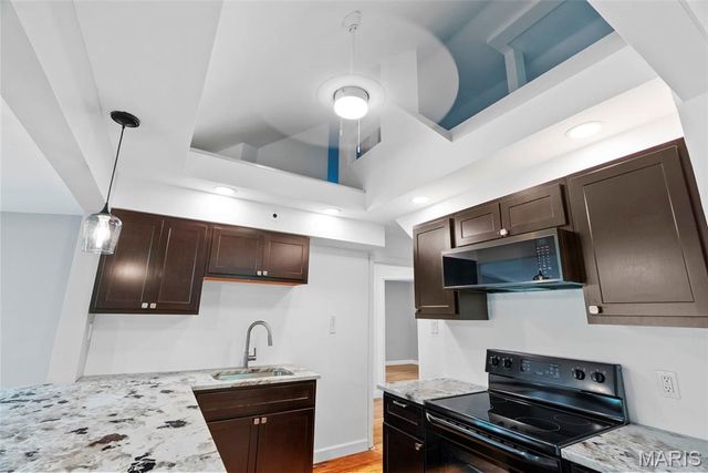 21 S Dellwood Avenue, St Louis, MO 63135