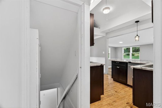 21 S Dellwood Avenue, St Louis, MO 63135