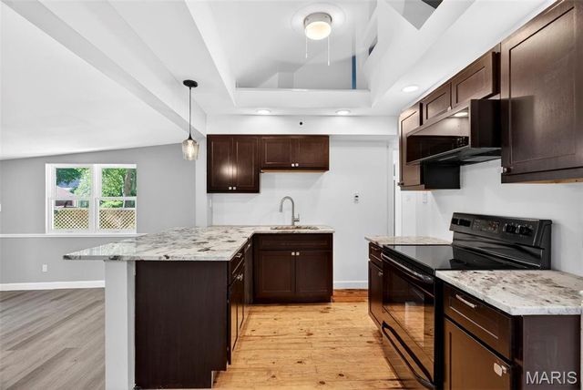 21 S Dellwood Avenue, St Louis, MO 63135