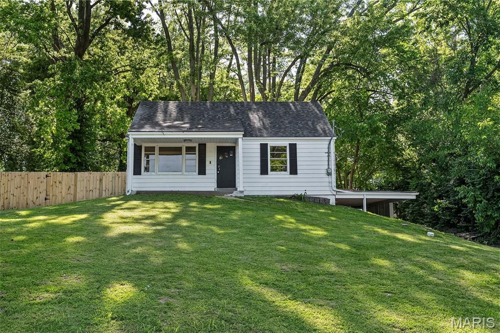 21 S Dellwood Avenue, St Louis, MO 63135