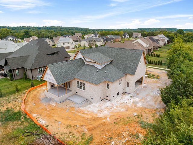 1010 Stone Creek Ln, Lebanon, TN 37087