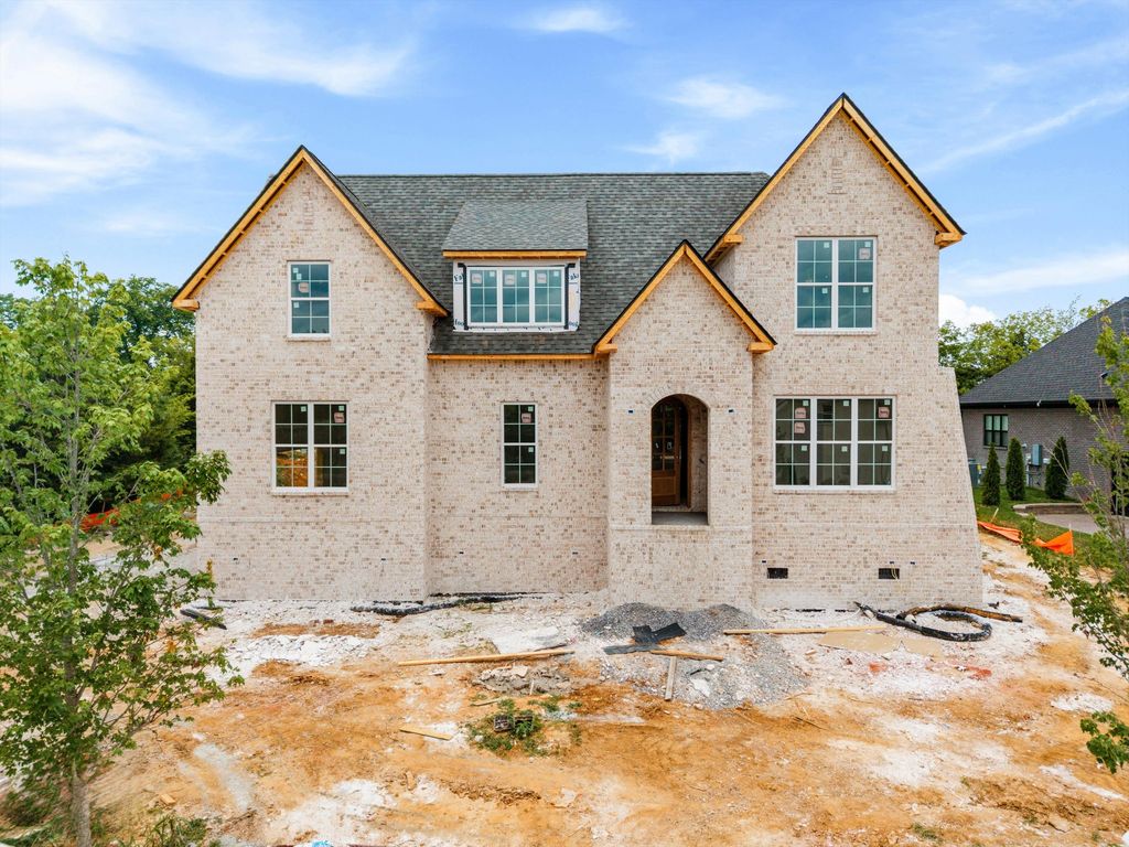 1010 Stone Creek Ln, Lebanon, TN 37087