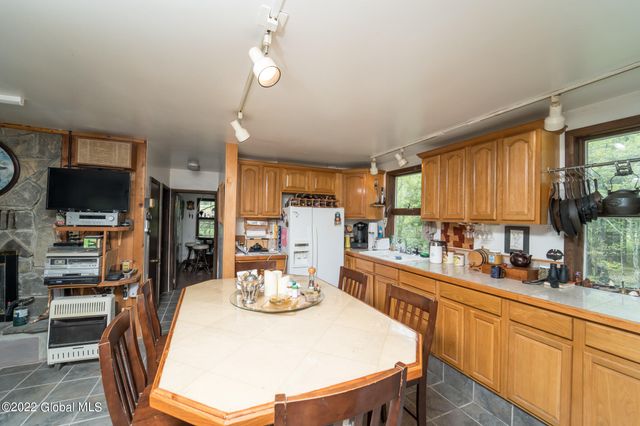 8 Robin Ann Lane, Westerlo, NY 12193