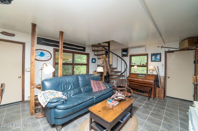 8 Robin Ann Lane, Westerlo, NY 12193