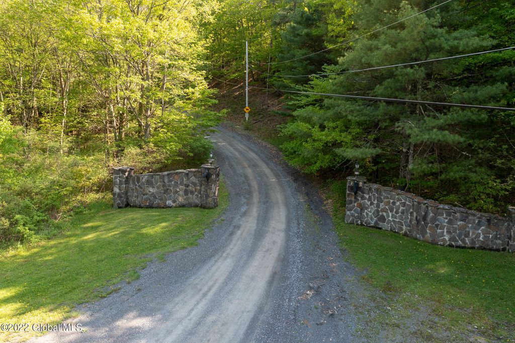 8 Robin Ann Lane, Westerlo, NY 12193
