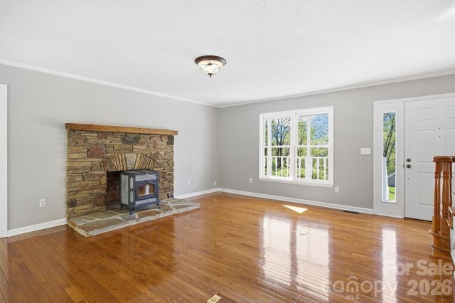 29 Small Mountain Drive, Asheville, NC 28805