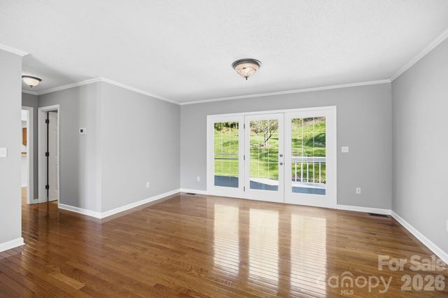 29 Small Mountain Drive, Asheville, NC 28805