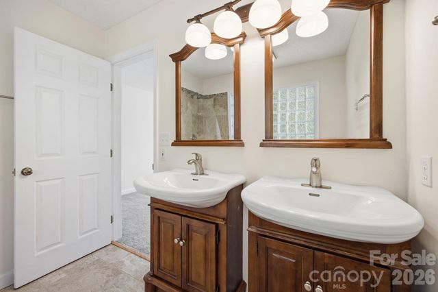 29 Small Mountain Drive, Asheville, NC 28805