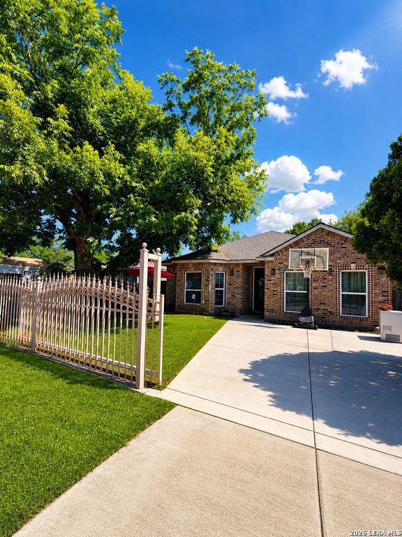 138 Wainwright, San Antonio, TX 78211