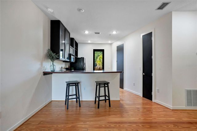 828 E WASHINGTON STREET, Orlando, FL 32801