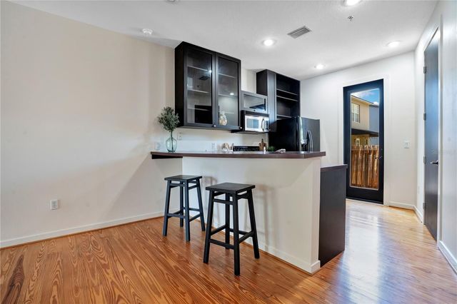 828 E WASHINGTON STREET, Orlando, FL 32801