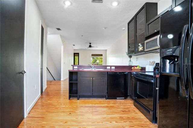 828 E WASHINGTON STREET, Orlando, FL 32801