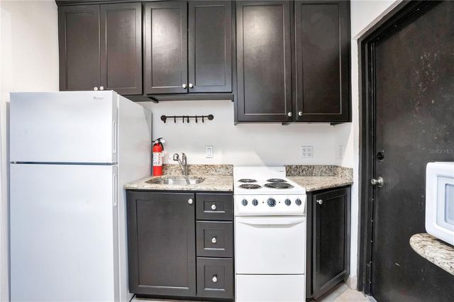 828 E WASHINGTON STREET, Orlando, FL 32801