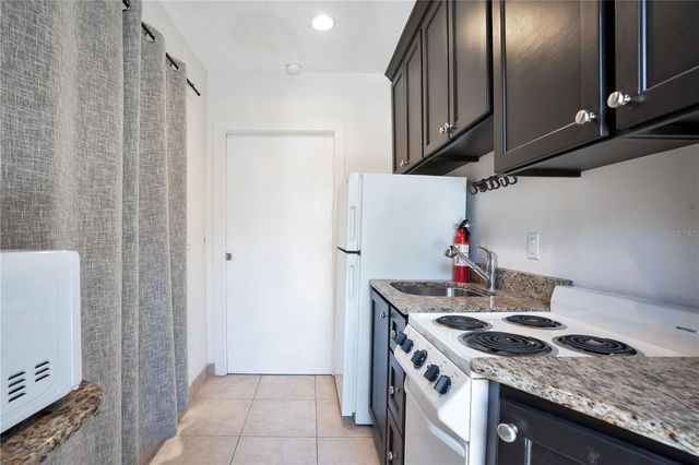 828 E WASHINGTON STREET, Orlando, FL 32801