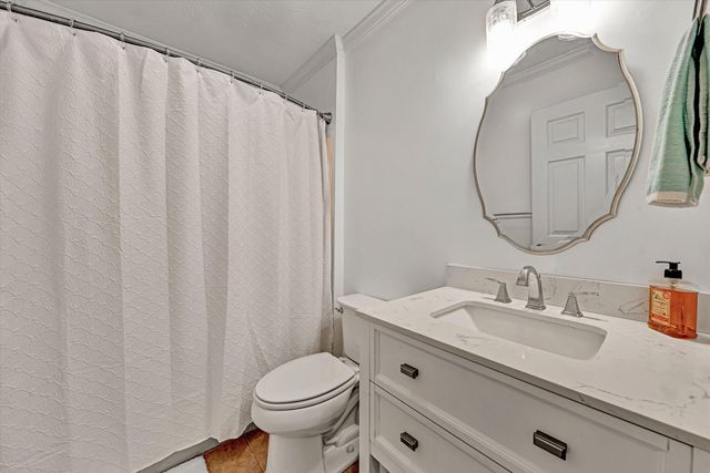 990 Highland Lake RD, Union Hall, VA 24176