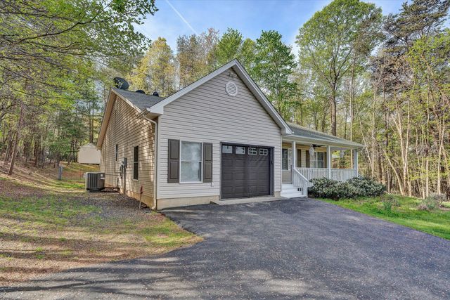 990 Highland Lake RD, Union Hall, VA 24176