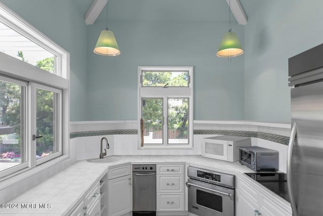 366 N Highway 35, Mantoloking, NJ 08738