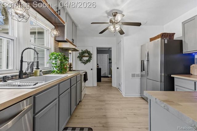 3705 Sancroft Avenue, West Bloomfield, MI 48324