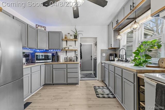 3705 Sancroft Avenue, West Bloomfield, MI 48324