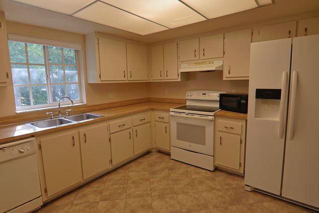 3470 SW 4th Street, Deerfield Beach, FL 33442