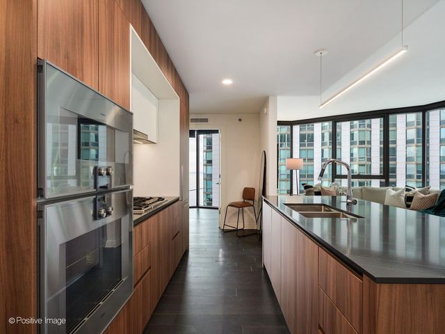 211 N Harbor Drive 1801, Chicago, IL 60601