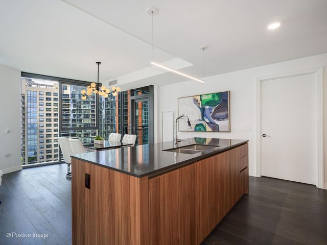 211 N Harbor Drive 1801, Chicago, IL 60601