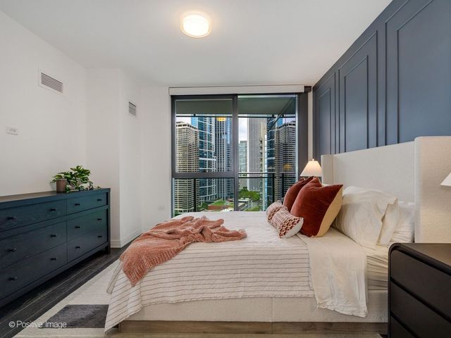 211 N Harbor Drive 1801, Chicago, IL 60601