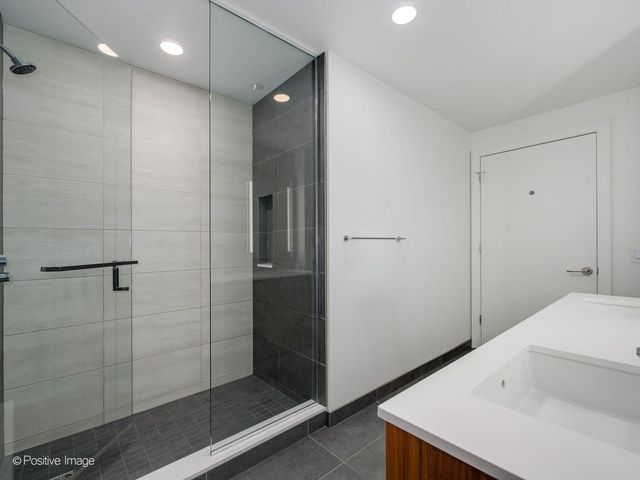 211 N Harbor Drive 1801, Chicago, IL 60601