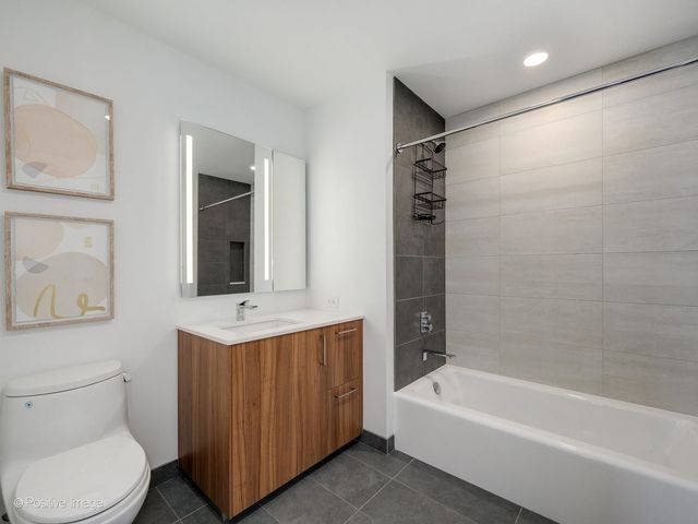 211 N Harbor Drive 1801, Chicago, IL 60601