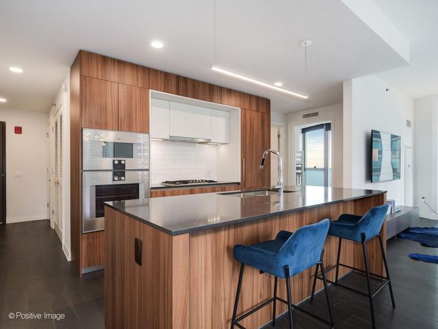 211 N Harbor Drive 1801, Chicago, IL 60601