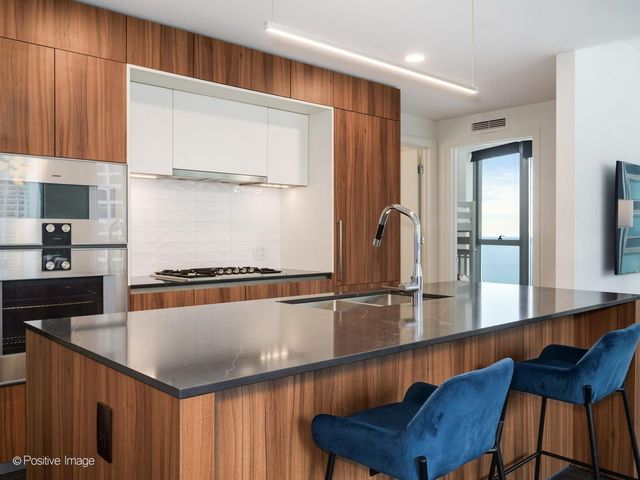 211 N Harbor Drive 1801, Chicago, IL 60601