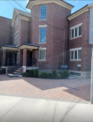 127-22 Kew Gardens Road, Kew Gardens, NY 11415