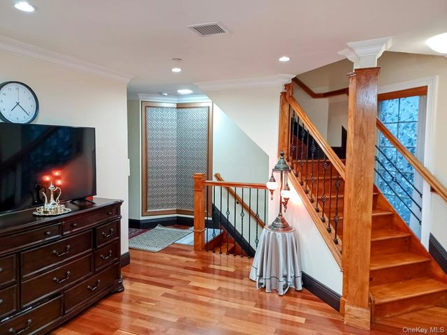 127-22 Kew Gardens Road, Kew Gardens, NY 11415