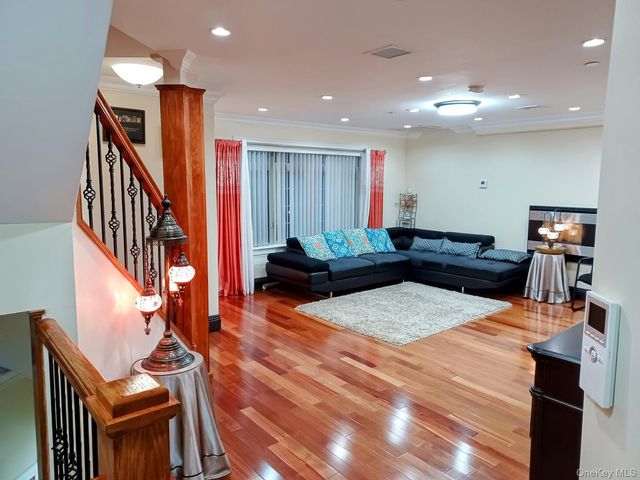 127-22 Kew Gardens Road, Kew Gardens, NY 11415