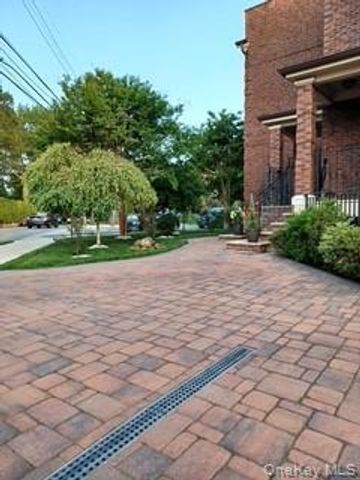 127-22 Kew Gardens Road, Kew Gardens, NY 11415