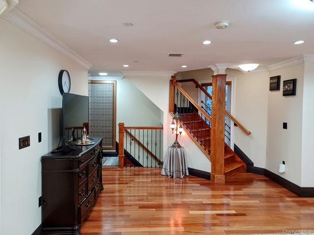 127-22 Kew Gardens Road, Kew Gardens, NY 11415