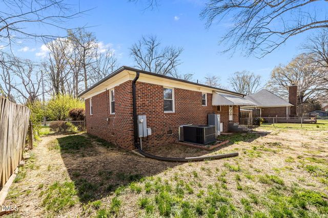 1515 Woodland Avenue, Burlington, NC 27215