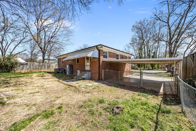 1515 Woodland Avenue, Burlington, NC 27215