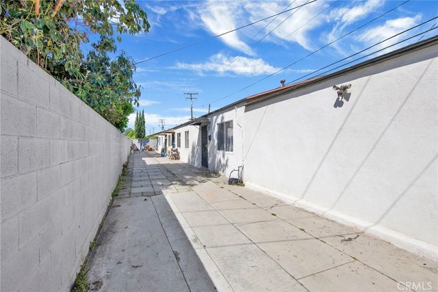 5517 Loma Vista, Maywood, CA 90270