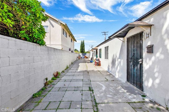 5517 Loma Vista, Maywood, CA 90270