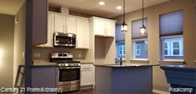 42 Kalter 25, Troy, MI 48098