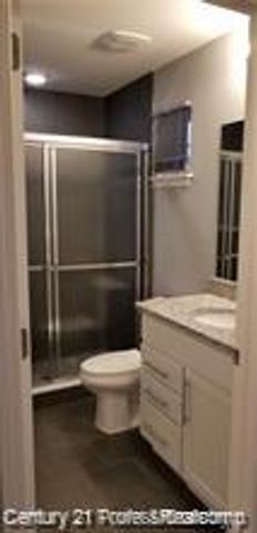 42 Kalter 25, Troy, MI 48098