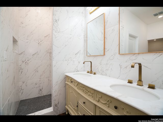 419 N Monumental, San Antonio, TX 78202