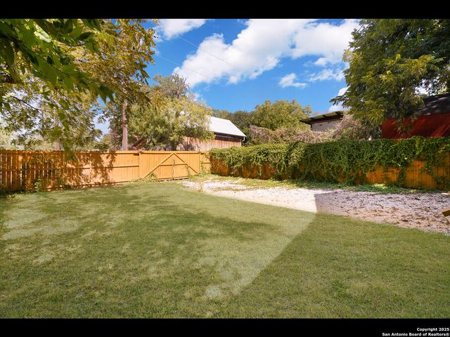 419 N Monumental, San Antonio, TX 78202