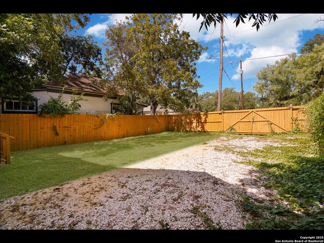 419 N Monumental, San Antonio, TX 78202